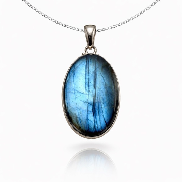 Venus and Vulcan Jewelry - S925 Labradorite Oval Pendant